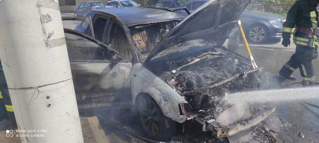 Cluj: Mașină distrusă de flăcări. Cauza probabilă a incendiului