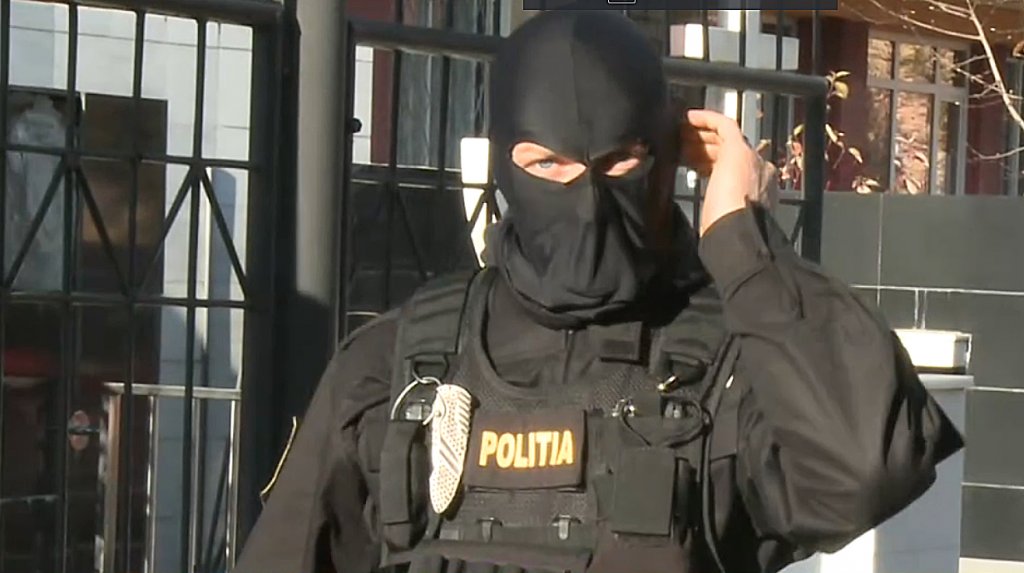 Primarul din Câmpia Turzii, vizat într-un dosar penal: Mită + favoruri sexuale / Percheziţii la sediul instituţiei