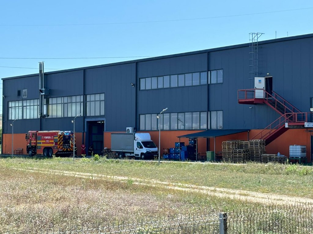 Incendiu la o hală din Apahida. Muncitorii au fost evacuați