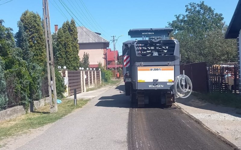 Se lucrează de zor în Huedin. Primarul a anunțat ce străzi vor fi asfaltate