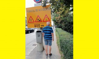 Indicator rutier în zona aeroportului pe model "Loc de dat cu capul" / "A  fost mutat"