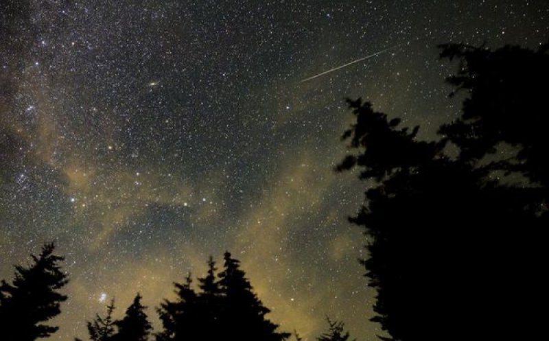 Spectacol pe cerul României, la noapte! Perseidele, ploaia de stele căzătoare, vor avea vizibilitate maximă