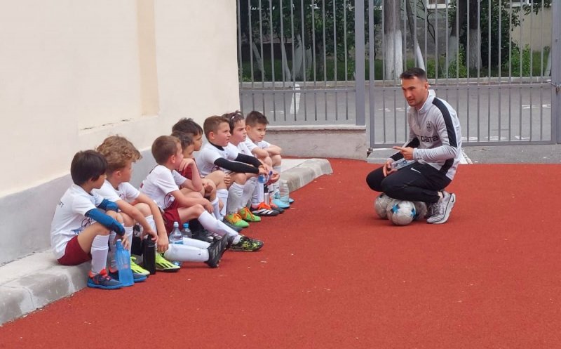 Juniorii U8 de la CFR Cluj, pe mâna unui jandarm