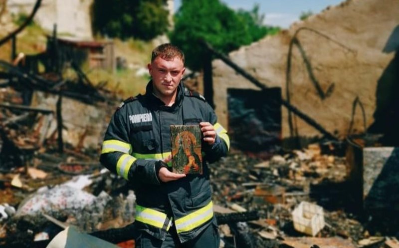 Icoana Maicii Domnului, supraviețuitoare într-un incendiu care a distrus o casă. Se afla în zona unde focul a făcut ravagii