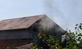 Incendiu la o casă din Cluj: Locatarii au reușit să se salveze / Ce a declanșat flăcările