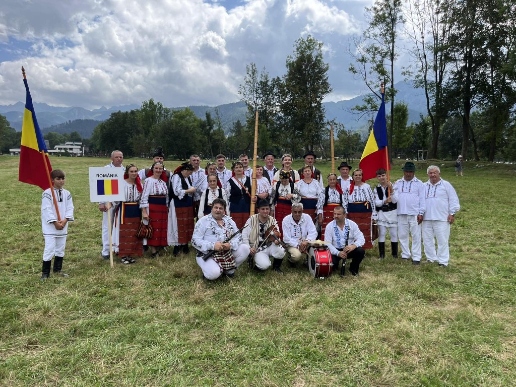 Sătenii din Mărișel duc tradiția românească pe scena internațională