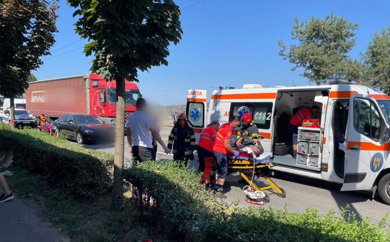 Accident grav în apropiere de Aeroportul Cluj. Două mașini și o motocicletă, implicate / Motociclistul, grav rănit