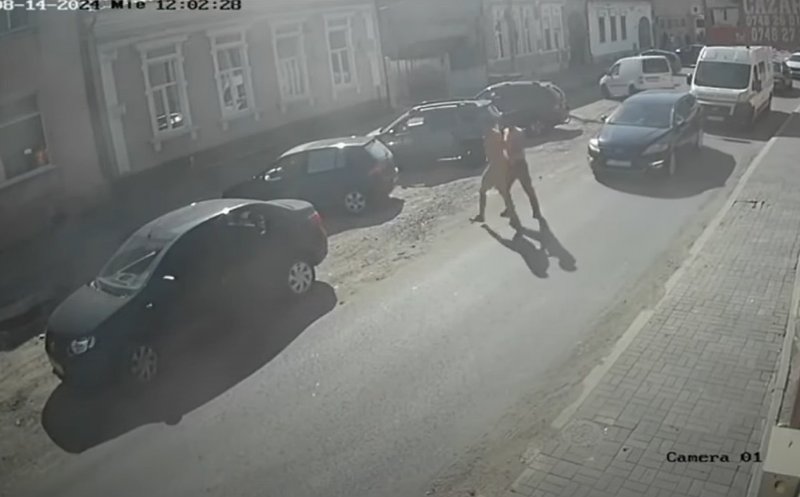 Anchetă la Spitalul Municipal din Turda după ce un angajat s-a dat jos din ambulanţă şi a altoit un tânăr