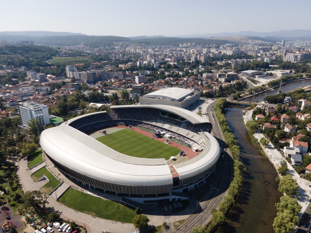 O veste bună pentru Cluj Arena: Sute de persoane fac curățenie generală pe stadion. GRATIS!