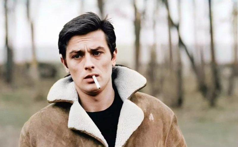 Povestea celebrului cojoc Alain Delon, fabricat în Transilvania. Cu cât se vând acum pe OLX