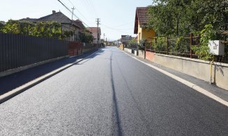 O stradă din Turda care arăta ca în secolul trecut a fost complet modernizată