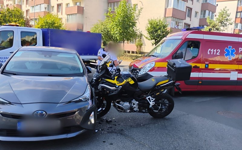 ACCIDENT între o mașină și o motocicletă pe Fabricii. Doi răniți, preluați cu SMURD-ul