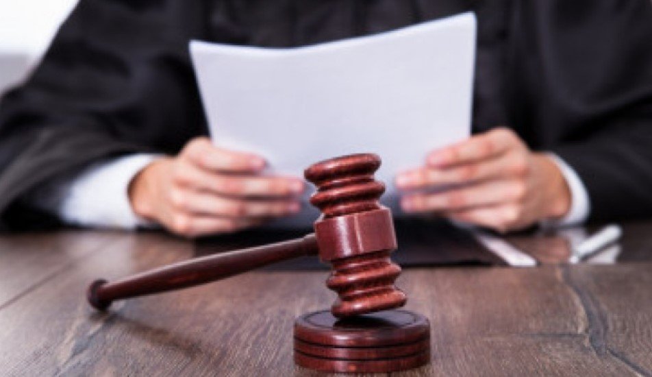 Minorii care l-au lovit în cap cu o sticlă pe un șofer de Bolt din Cluj-Napoca, plasați sub control judiciar