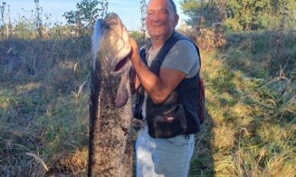 Captura zilei în Ardeal! Un pescar a prins un somn uriaș de 1,54 metri și 26 de kilograme