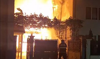 INCENDIU puternic în Cluj: Intervenție cu 5 autospeciale / Bărbat rănit, transportat la spital