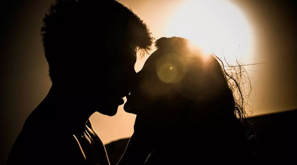 OMS semnalează o situație „îngrijorătoare”: Tot mai mulți adolescenți europeni fac sex neprotejat