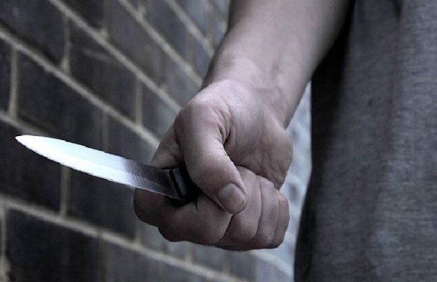 Cluj: Băiat de 15 ani, arestat pentru tâlhărie și furt. Teroriza victimele cu un cuțit într-un parc