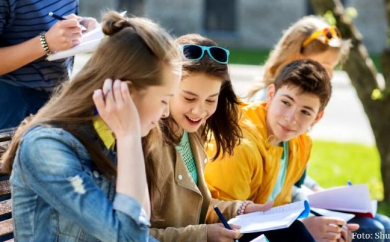 Adolescenţii români, printre cei mai fericiţi din Europa. Țara care se confruntă cu o „recesiune a fericirii"