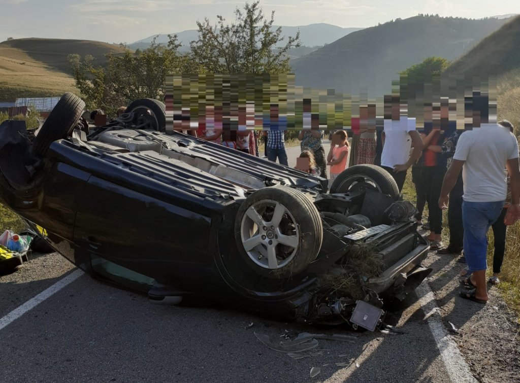Accident în Cluj: Un tânăr a scăpat ca prin minune după ce s-a răsturnat cu mașina