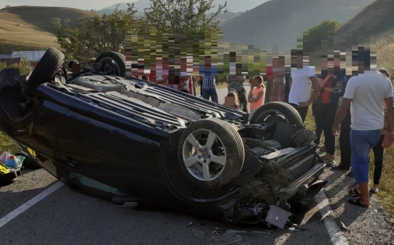 Accident în Cluj: Un tânăr a scăpat ca prin minune după ce s-a răsturnat cu mașina