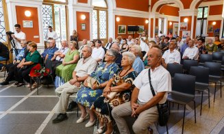 Zeci de cupluri care au sărbătorit "nunta de aur", premiate de primarul Emil Boc