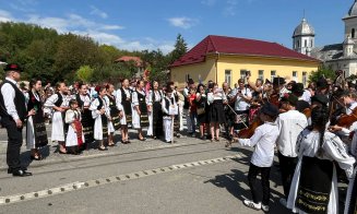 Cum a fost la Festivalul ”Jocu’ de pe Câmpie” de la Mociu. Au participat sute de oameni