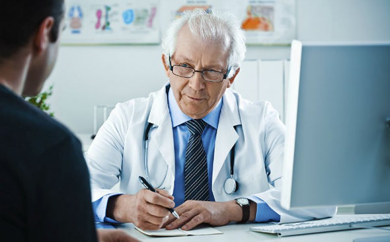 Vârsta de pensionare a medicilor a fost majorată la 70 de ani. Condițiile în care pot profesa până la orice vârstă