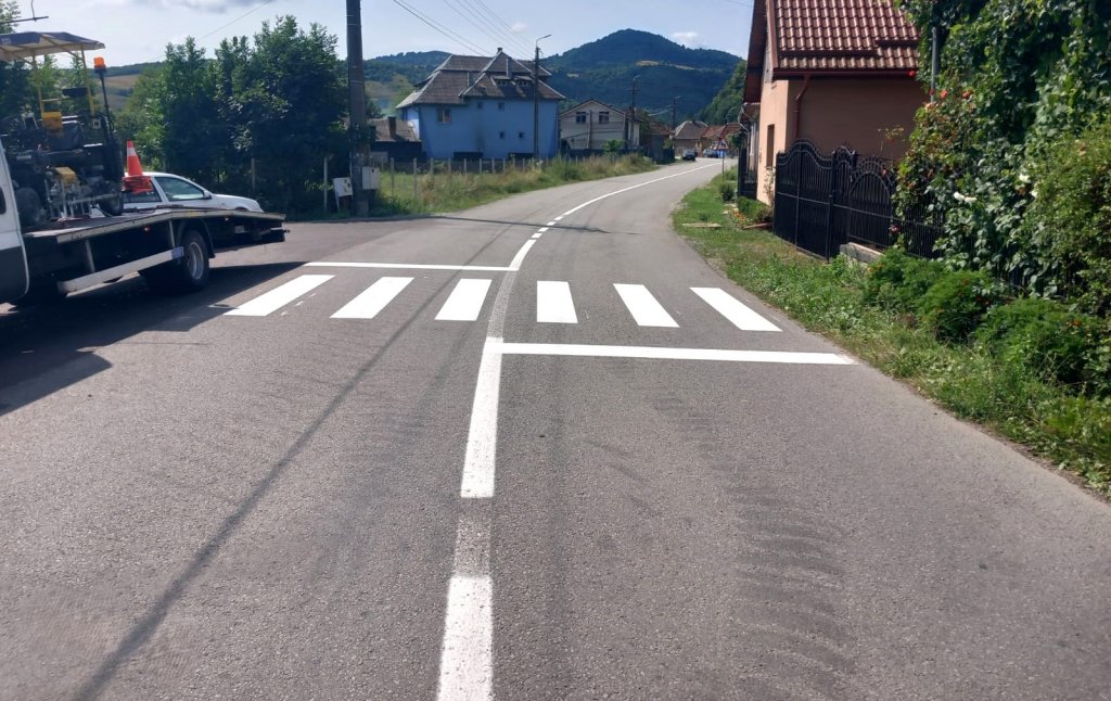 Marcaje rutiere pe alte 10 drumuri județene din Cluj. S-au trasat încă 136 de kilometri