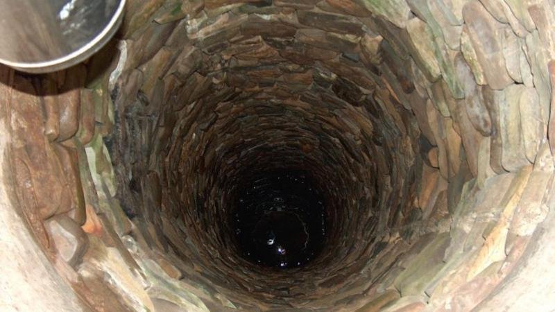 Descoperire macabră într-o fântână nefolosită de 20 de ani. Poliția investighează