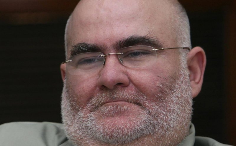 Percheziții la locuința lui Alfred Bulai. Sociologul, ridicat de acasă și dus la audieri în dosarul hărțuirilor sexuale/ Bulai a fost REȚINUT