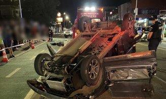 Accident grav în Florești: Trei mașini implicate, una răsturnată. Doi tineri au fost răniți