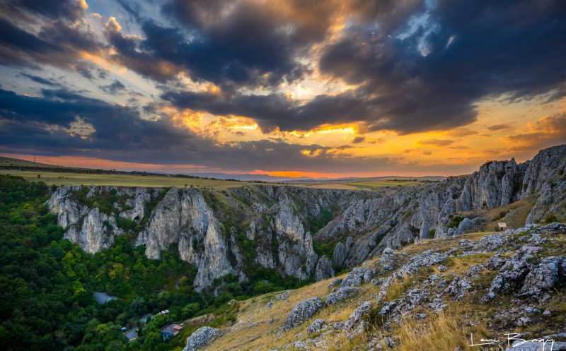 IMAGINI de excepţie cu apusul de soare în Cheile Tureniului / Arie protejată din judeţul Cluj