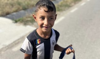 O clujeancă a împărțit prin sate ghiozdane copiilor nevoiași / „Pe micuțul ăsta, îl las aici pentru toți fanii U Cluj”