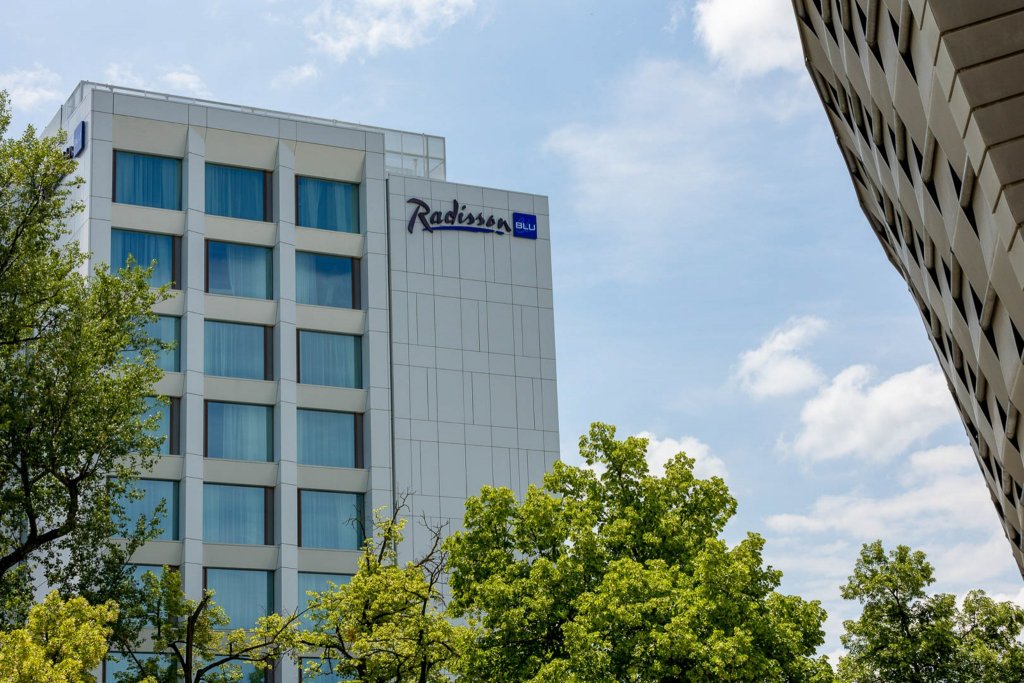 Ce grad de ocupare a avut în această vară hotelul de cinci stele Radisson Blu din Cluj. Nina Moldovan: "Segmentul de evenimente a depăşit bugetul"