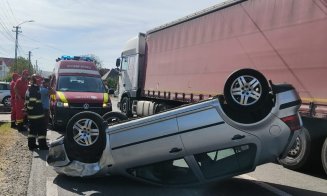 Mașină răsturnată într-o comună din Cluj: O femeie a fost rănită