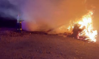 INCENDIU puternic la Râșca noaptea trecută. 4 ore a durat intervenția
