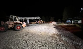 INCENDIU puternic la Râșca noaptea trecută. 4 ore a durat intervenția