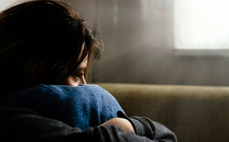 Efectele izolării din timpul pandemiei asupra creierului adolescenţilor. Cele mai afectate sunt fetele