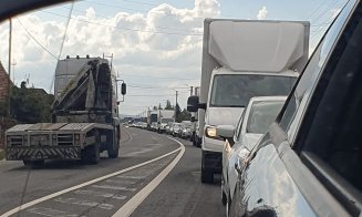 ACCIDENTUL grav de la Livada, surprins pe o cameră de luat vederi / Impactul motocicletei cu autoturismul care a întors în mijlocul drumului