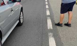 ACCIDENTUL grav de la Livada, surprins pe o cameră de luat vederi / Impactul motocicletei cu autoturismul care a întors în mijlocul drumului