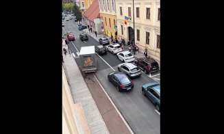 Noaptea minţii... dis de dimineaţă în traficul din Cluj-Napoca / "No ăsta-i tupeu maxim!"/ "Şi-a dus copilul la şcoală"