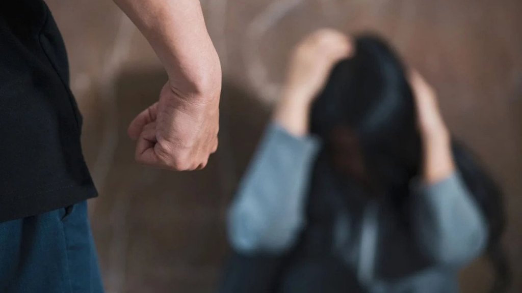 Se întâmplă în Cluj: Tânără de 18 ani, sac de box pentru iubițel. Încasa bătaie de mai bine de un an