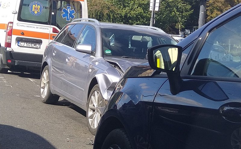 Accident bizar pe Barițiu. Un șofer a intrat pe contrasens și s-a izbit de o mașină