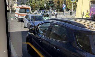 Accident bizar pe Barițiu. Un șofer a intrat pe contrasens și s-a izbit de o mașină