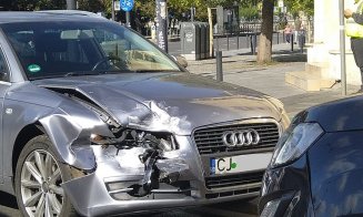 Accident bizar pe Barițiu. Un șofer a intrat pe contrasens și s-a izbit de o mașină