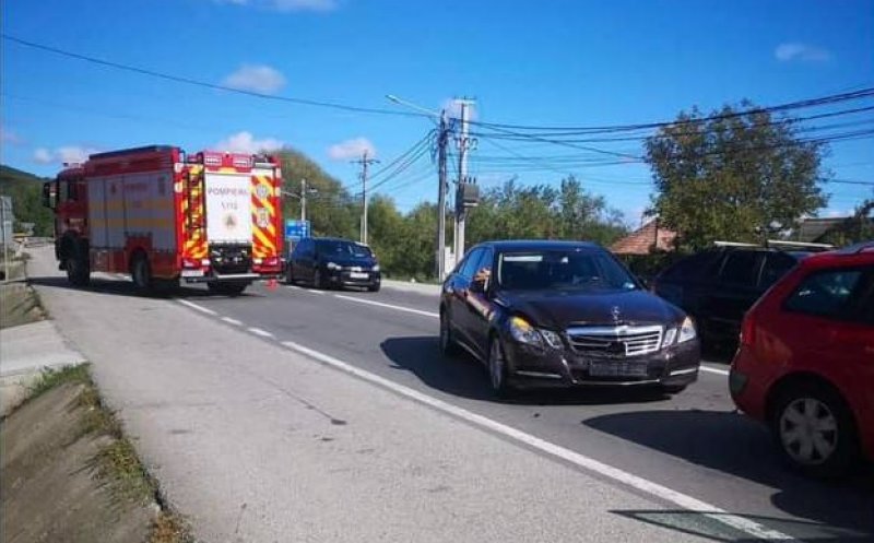 Accident cu patru mașini pe un drum din Cluj. SMURD-ul, la fața locului