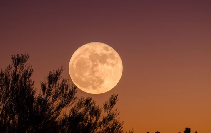 Spectacol astronomic inedit, vizibil și din România: Eclipsă de Lună, în tandem cu fenomenul de Superlună