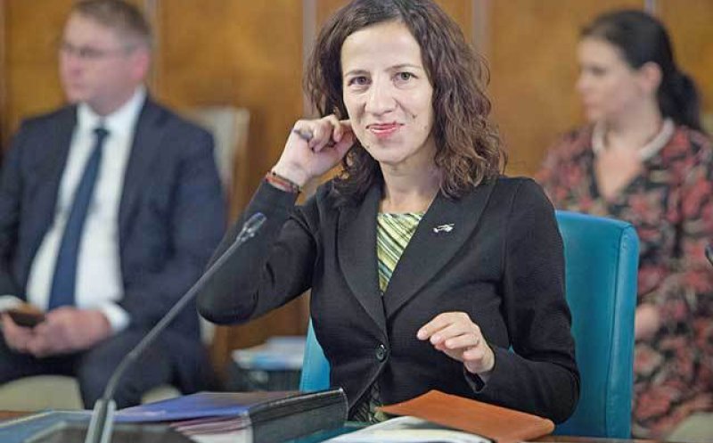 PREMIERĂ de la aderarea la UE: România a obţinut poziţia de vicepreşedinte al Comisiei Europene. Ce portofoliu are Roxana Mînzatu
