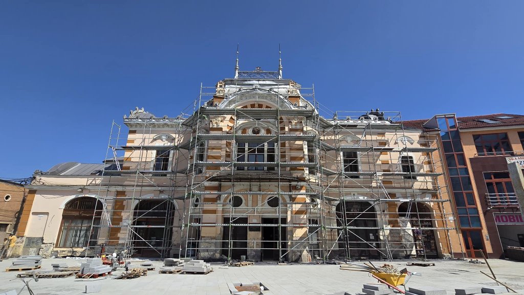 Teatrul Național ”Aureliu Manea” din Turda își schimbă „fața”