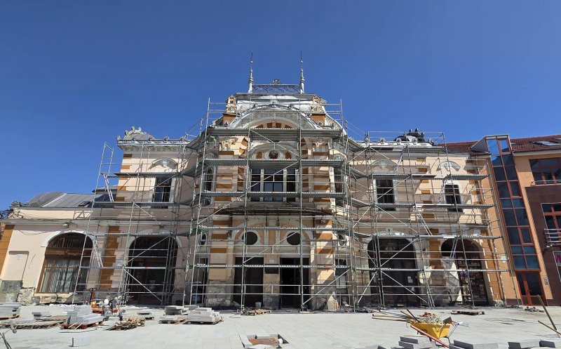 Teatrul Național ”Aureliu Manea” din Turda își schimbă „fața”